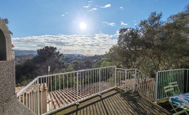 Terrasse pavillon n°2, Les extérieurs de votre motel de vacances, Bastelicaccia, Motel Les Amandiers